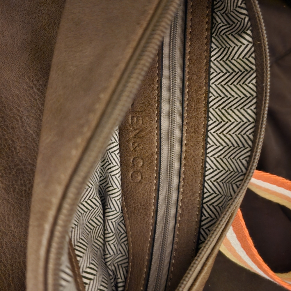 Jen & Co Crossbody Purse - Picture 5 of 6
